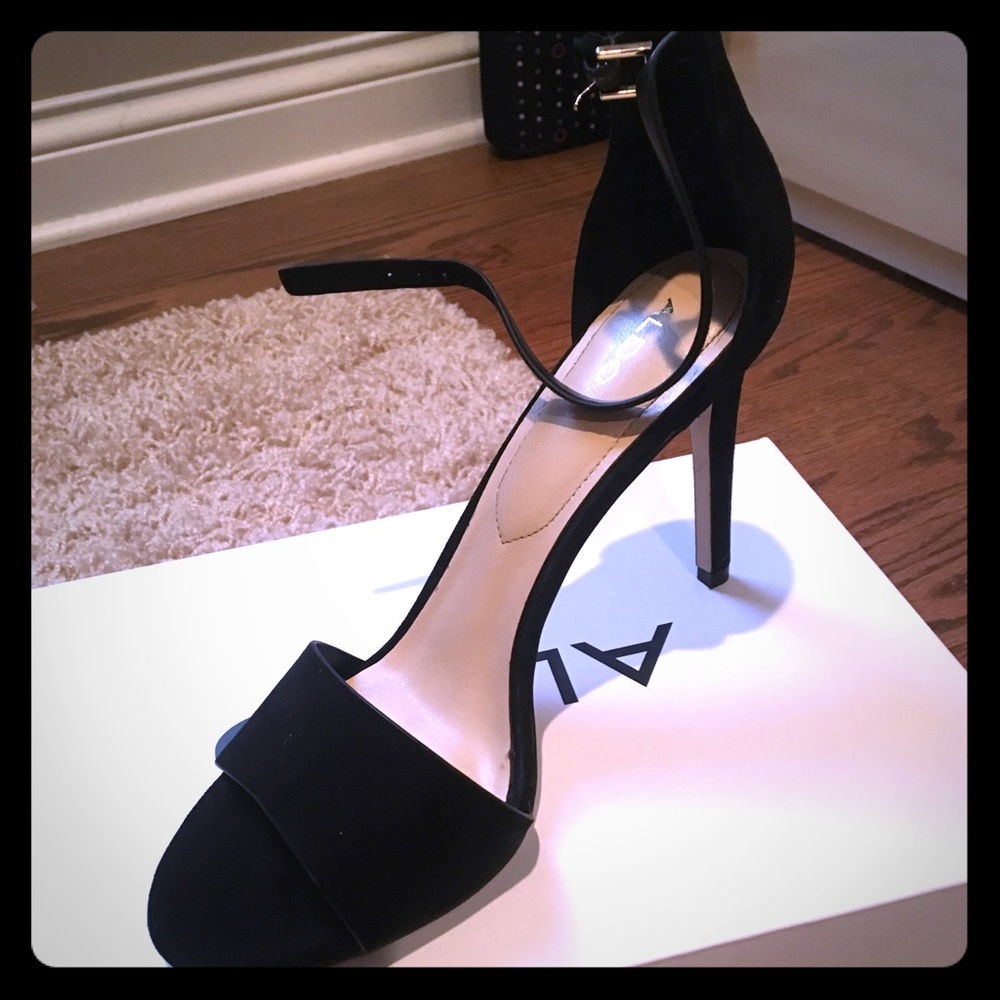 Size 9 Fiolla High Heel Shoes - Worn Once